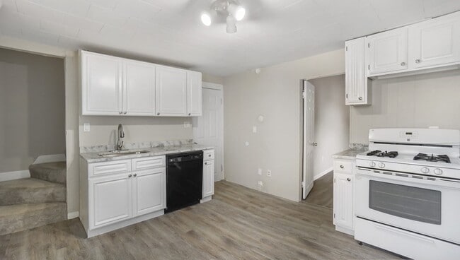 Building Photo - 64 Arnold St Unit 2