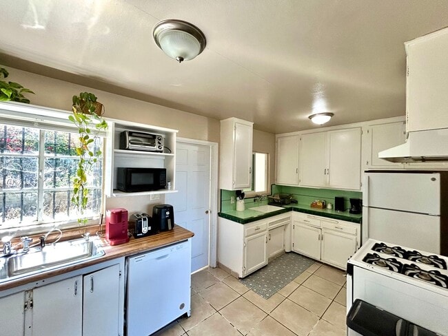 Photo - Charming 2 Bed / 1 Bath Home in Desirable Oak Park in San Diego