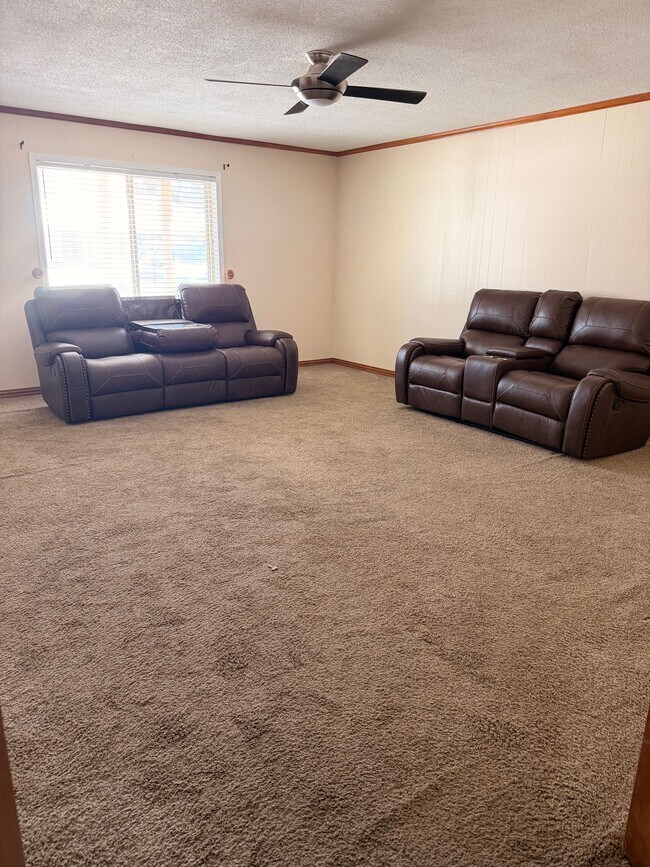 Photo - 2914 Hemlock Dr