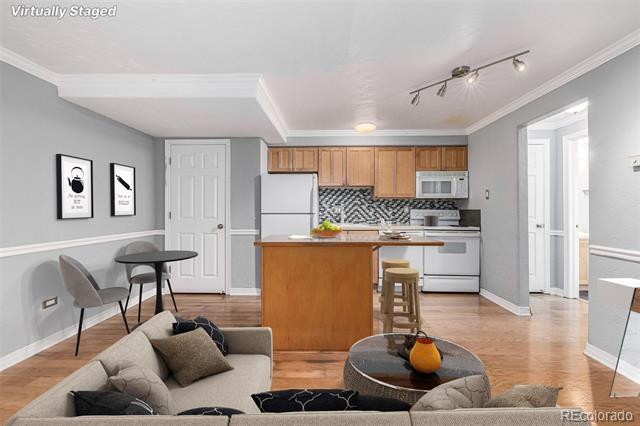 Building Photo - 1243 Vine St Unit 11
