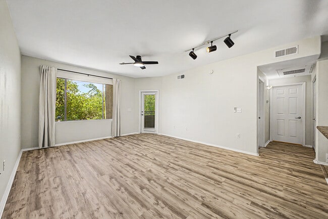 Building Photo - 18416 N Cave Creek Rd Unit 3041