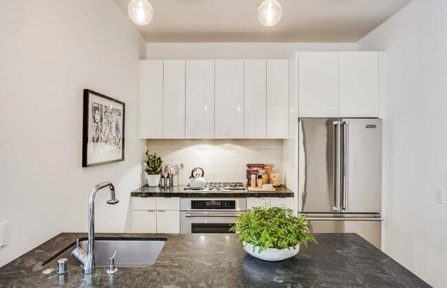 Building Photo - 6 Mint Plaza Unit 304