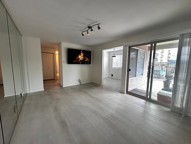 Building Photo - Updated 2-Bedroom Condo with Water Views, 2 Parking Spaces & Poolside Location Unit 203