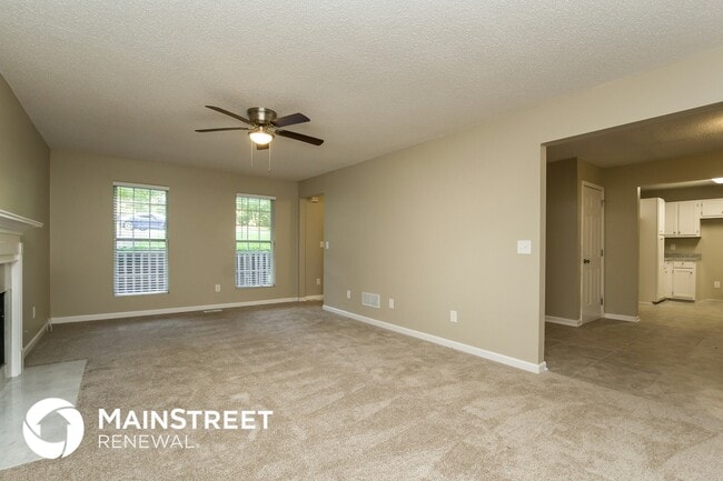 Photo - 278 Castleair Dr NE