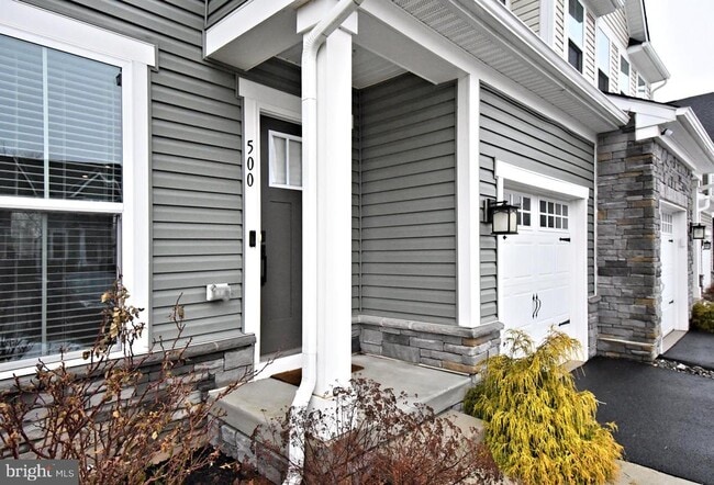 Building Photo - 500 Sterling Dr