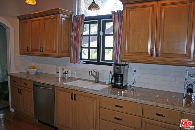 Photo - 6445 W 5th St