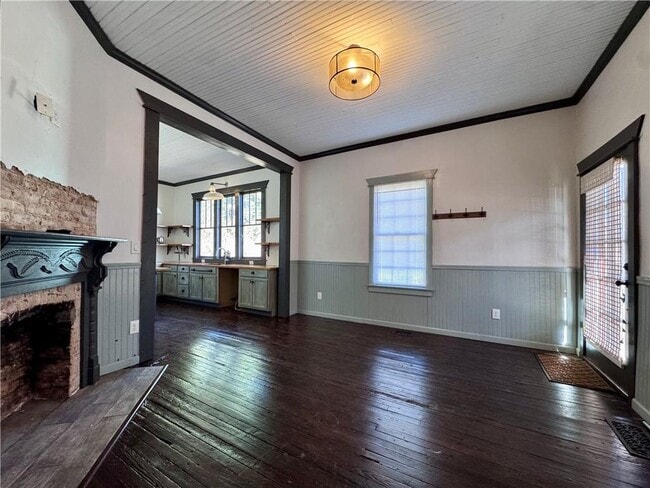 Photo - 749 Cooper St SW