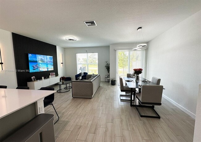 Photo - 4151 Lagoon Shore Dr