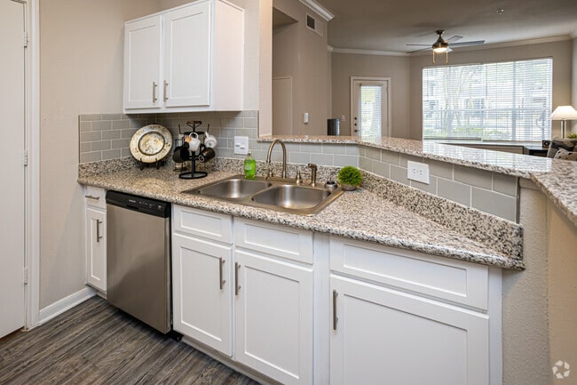 1BR, 1BA - 843SF