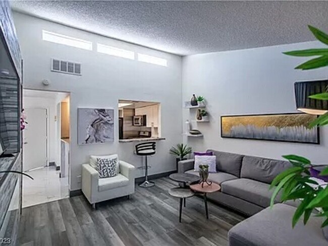 Photo - 1 YEAR LEASE FURNISHED OR UNFURNISHED, SHO...