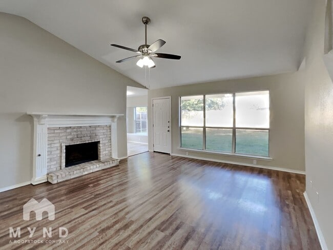 Photo - 705 Stonebrooke Dr