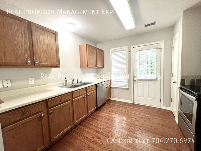Photo - 6522 Point Comfort Ln