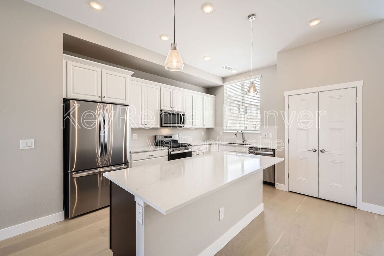 Photo - 15592 W Warren Ave