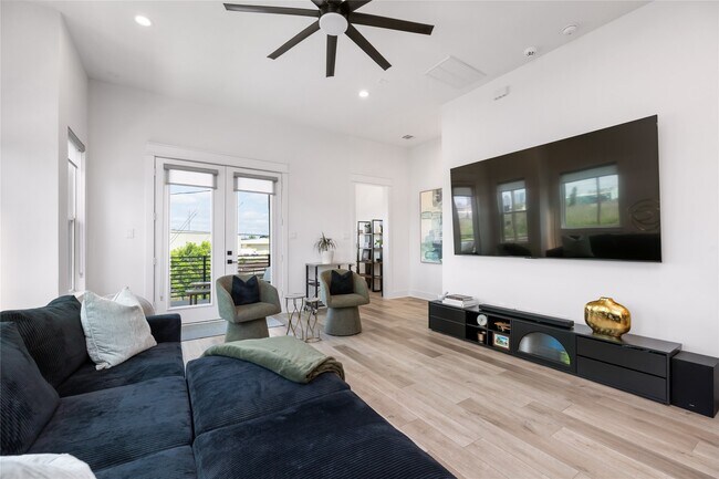 Photo - 1602 Mary St