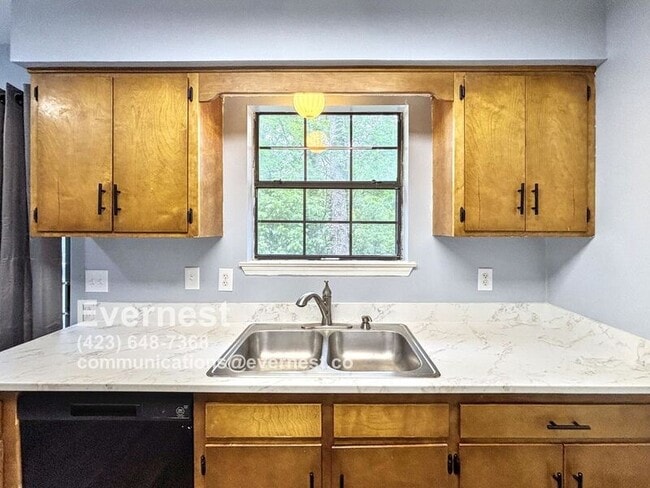 Photo - 3307 Pinewood Terrace