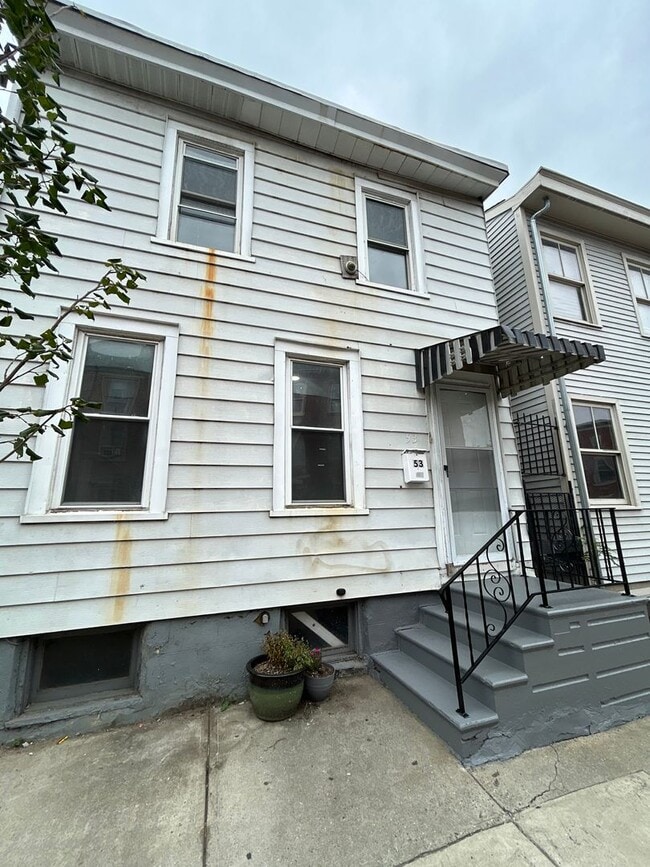 Building Photo - 53 N Stockton St Rental