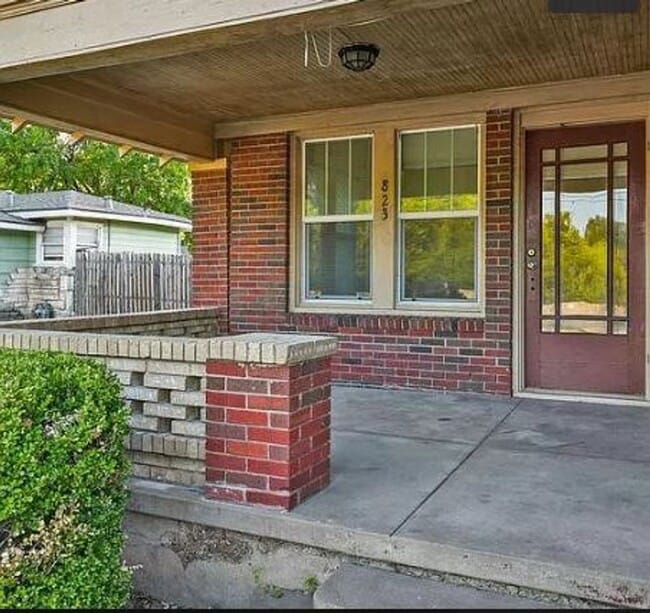 Building Photo - Cute & Clean 2-Bedroom Home for Rent Charming Updates & Great Amenities!