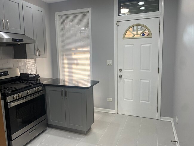 3748 N Clifton Ave Unidad 1