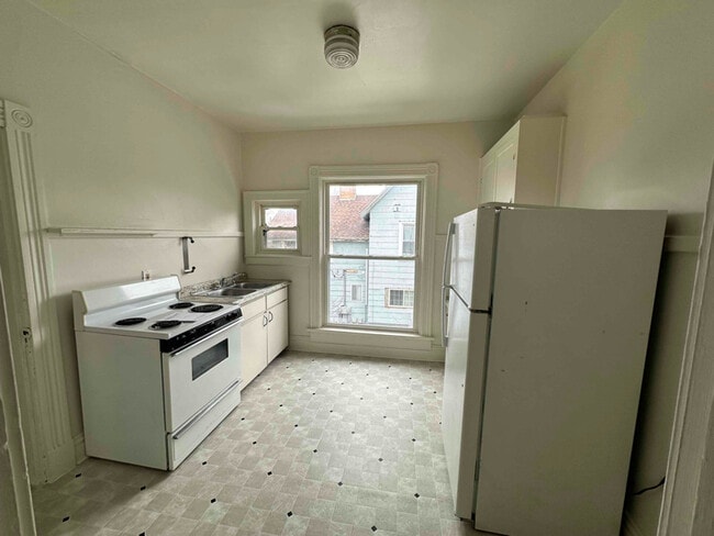 Photo - 311 N Van Buren St