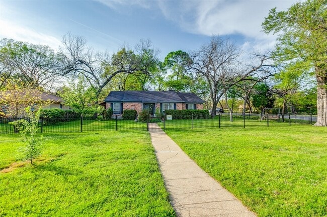 Building Photo - 9551 E Lake Highlands Dr