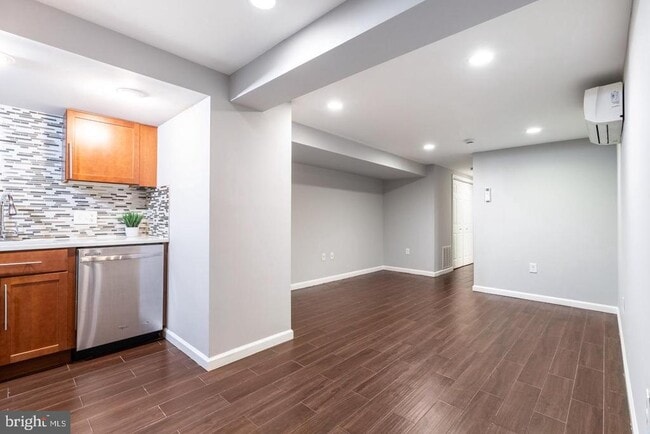 Photo - 82 Q St NW