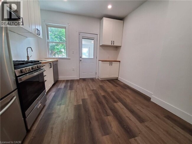 Photo - 198 Sherman Ave N