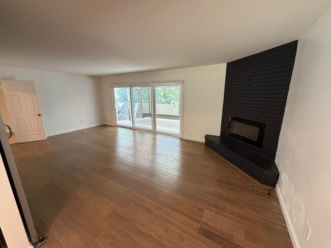 Photo - 3 Bed 2 Bath Duplex W/ Garage In Moraga