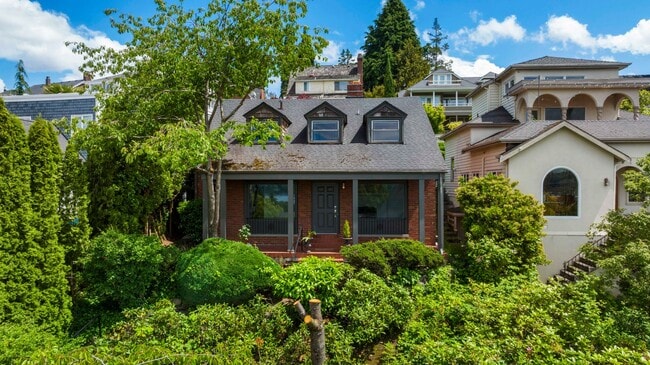 Building Photo - Historic Laurelhurst Home ~ Quiet Neighborhood~ Stunning Water View! 4 Mins to U Village/UW
