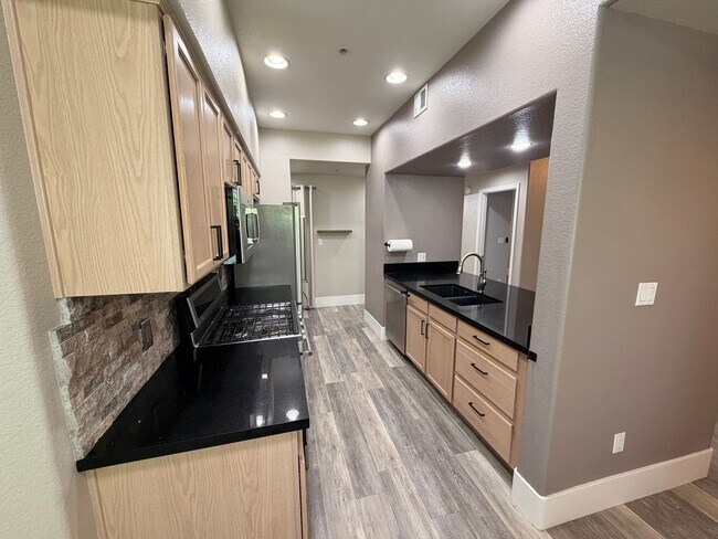 7401 W Arrowhead Clubhouse Dr Unit 1040