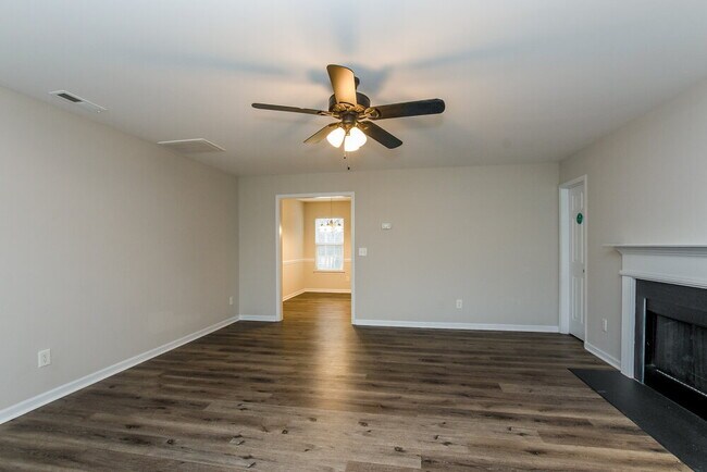 Photo - 1558 Kindred Cir NW