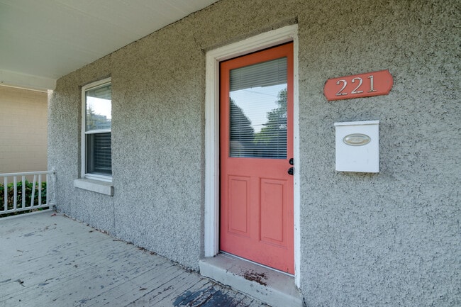 Photo - 221 E Mosley St