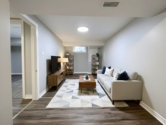 Photo - 20 W 4th St Unité lower