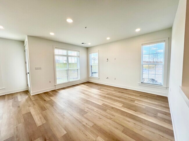Photo - 401 Cranford Way