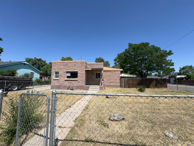 Photo - 4950 Milwaukee St Casa