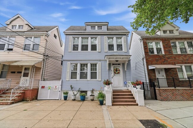 Building Photo - 211 McAdoo Ave Unit Apt 2