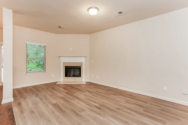 Photo - 250 Stillwood Dr