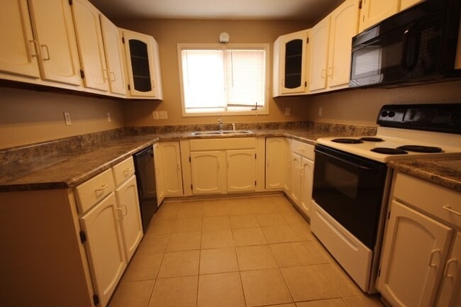 Photo - Large Townhouse in SE Huntsville