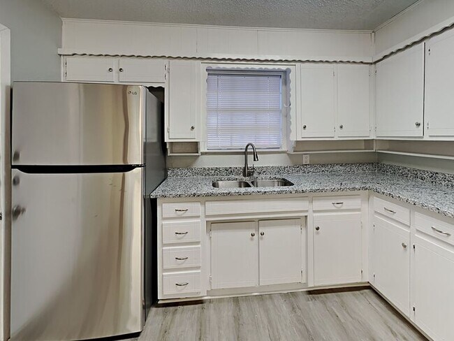 Photo - 617 NW Sandra Ln