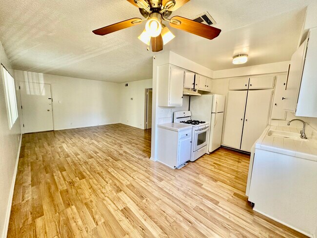 Photo - 4325 Dixie Canyon Ave Unidad 1