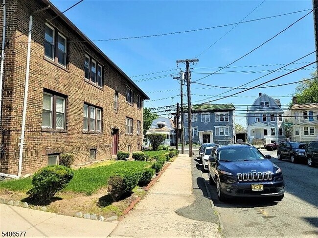 Photo - 367 Sanford Ave Unit 1R