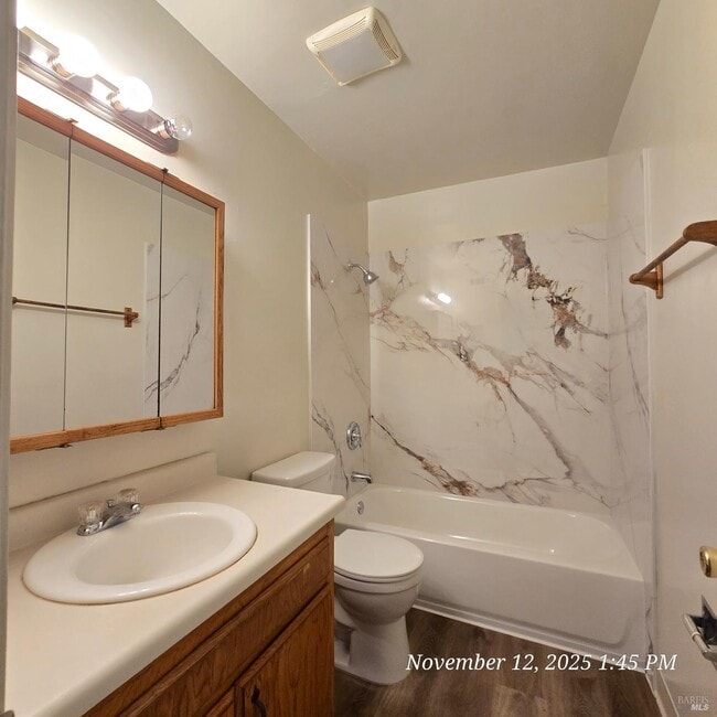 Building Photo - 807 Lovers Ln Unit E