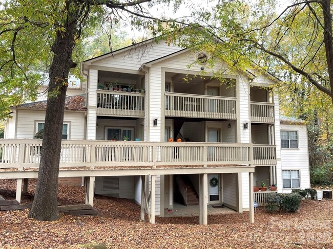 Building Photo - 1001 Churchill Downs Ct Unit G