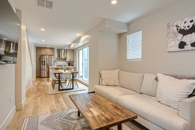 Photo - 1348 Zenobia St