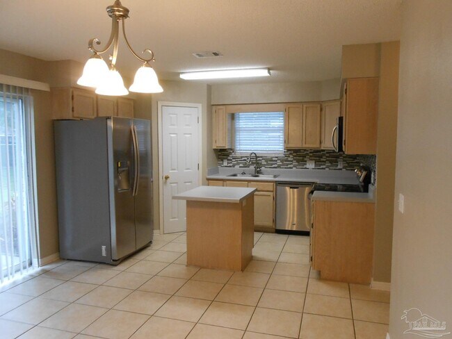 Photo - 1921 Merlin Rd