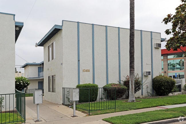 Tudor Grove Apartments - Tudor Grove Apartments