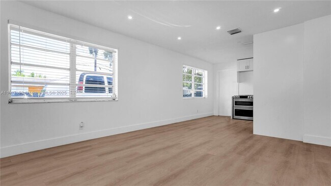 Photo - 32 SW 9th St Unit 1