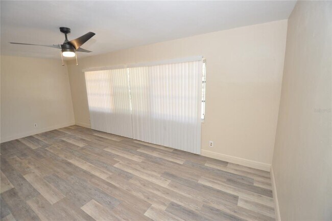 Photo - 1341 Ave S NW