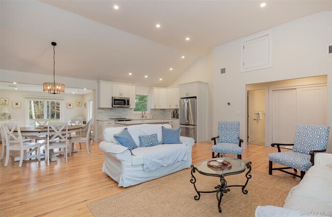 64 Aspatuck Rd