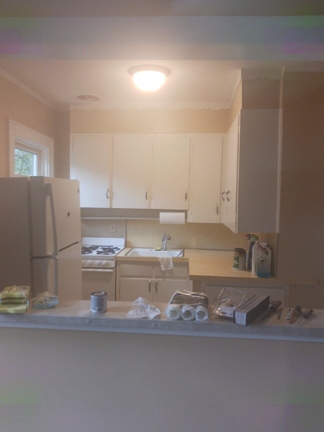 Building Photo - 2300 Plum St Unit Front upper