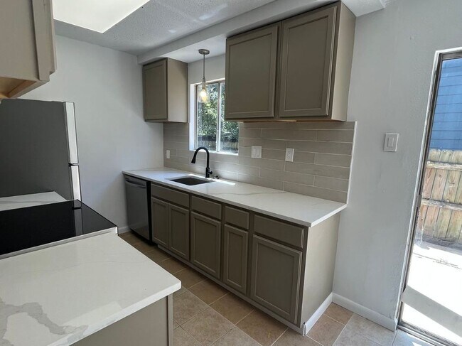 Photo - 9515 Aberdeen Way Unit #B